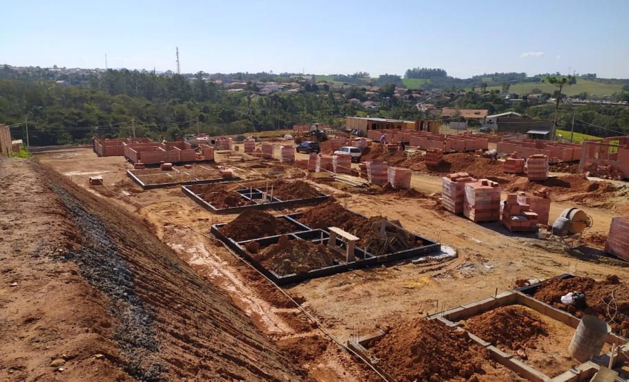 Construção de 47 casas em Figueira chega a 25% de conclusão
