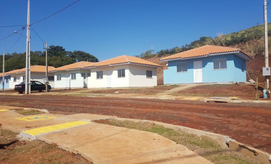 Trinta famílias de Iguatu recebem chaves da casa própria