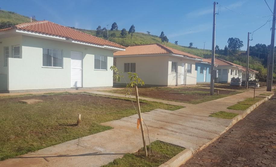 Trinta famílias de Iguatu recebem chaves da casa própria