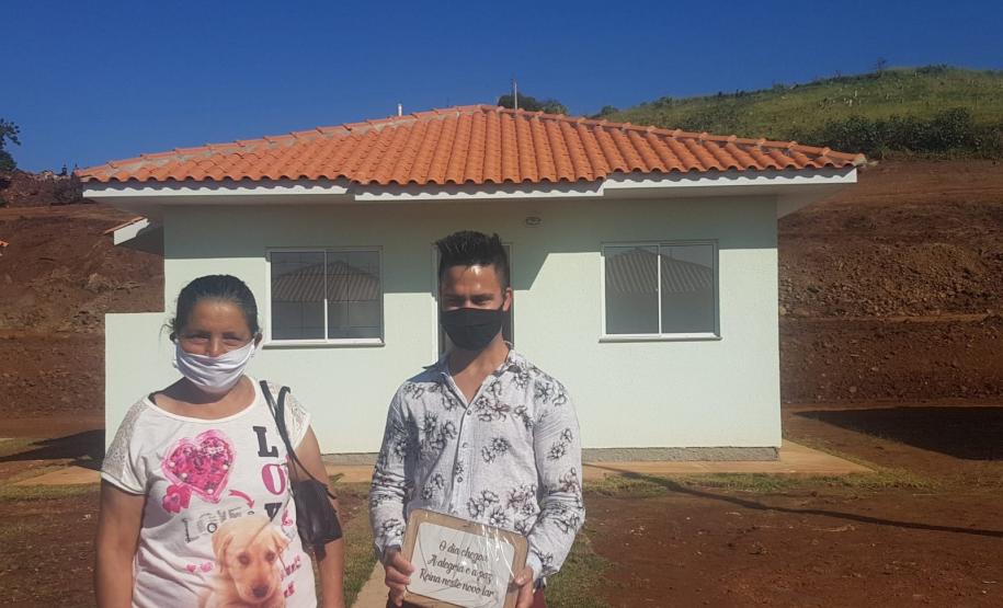 Trinta famílias de Iguatu recebem chaves da casa própria