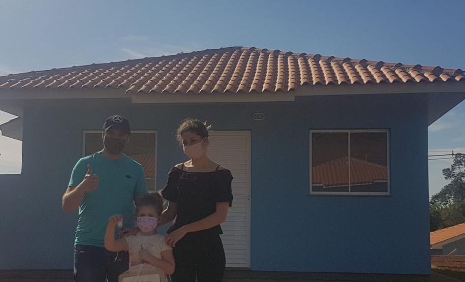 Trinta famílias de Iguatu recebem chaves da casa própria