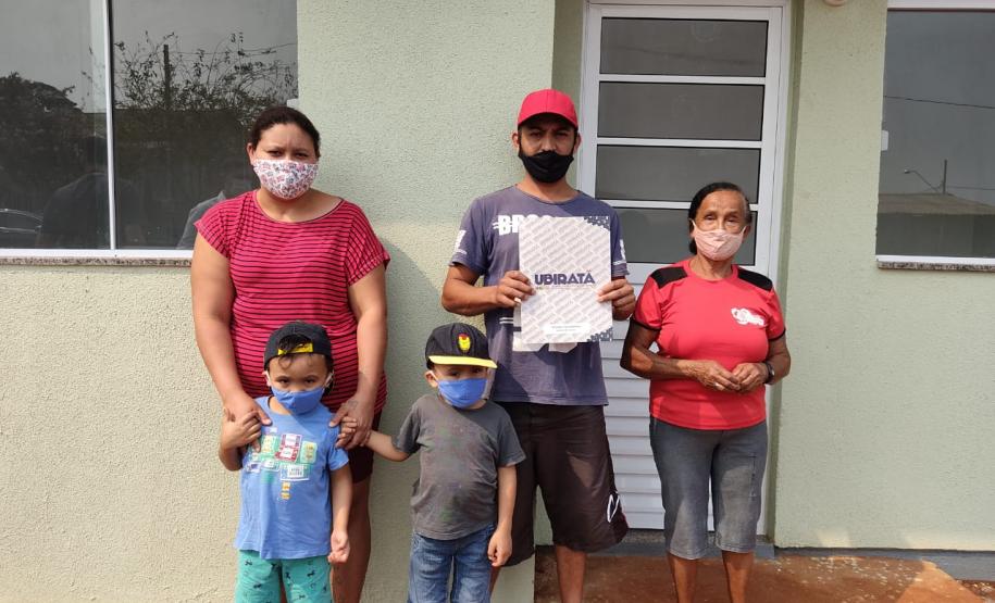 Famílias de Ubiratã recebem casas próprias sem nenhum custo