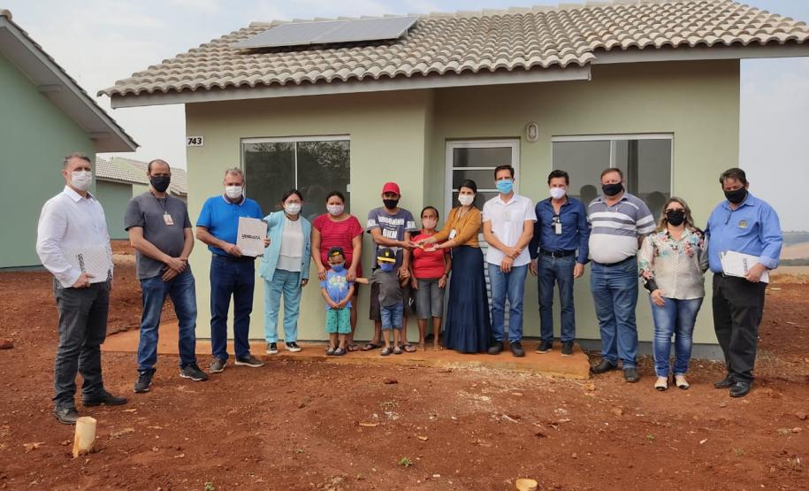Famílias de Ubiratã recebem casas próprias sem nenhum custo
