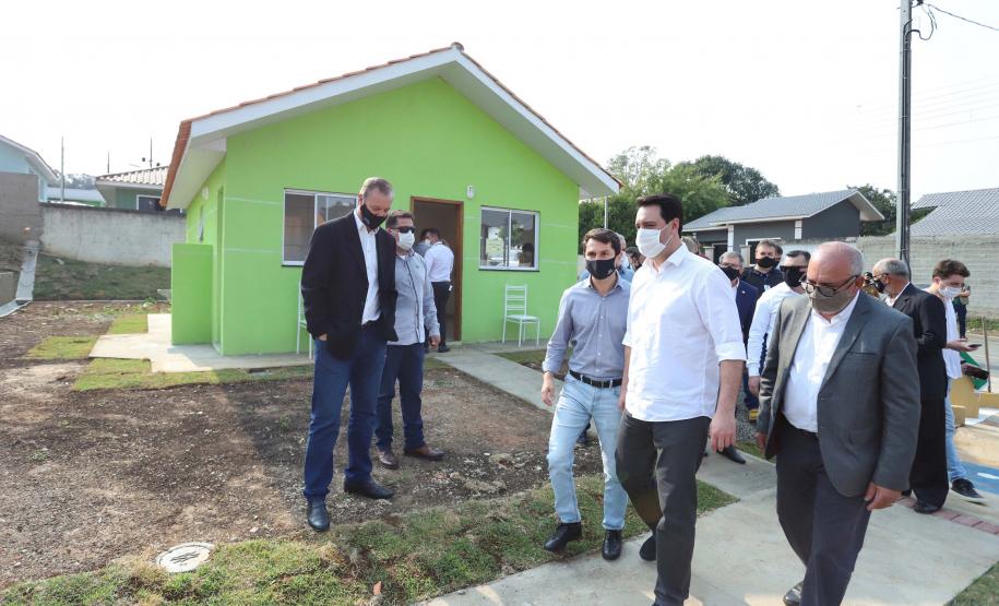 Famílias em vulnerabilidade recebem casas de graça do Estado