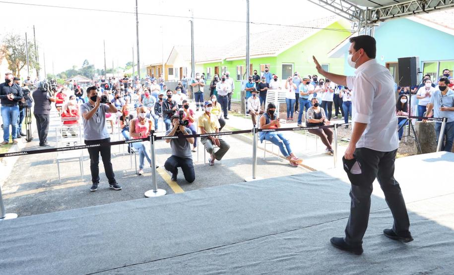 Famílias em vulnerabilidade recebem casas de graça do Estado