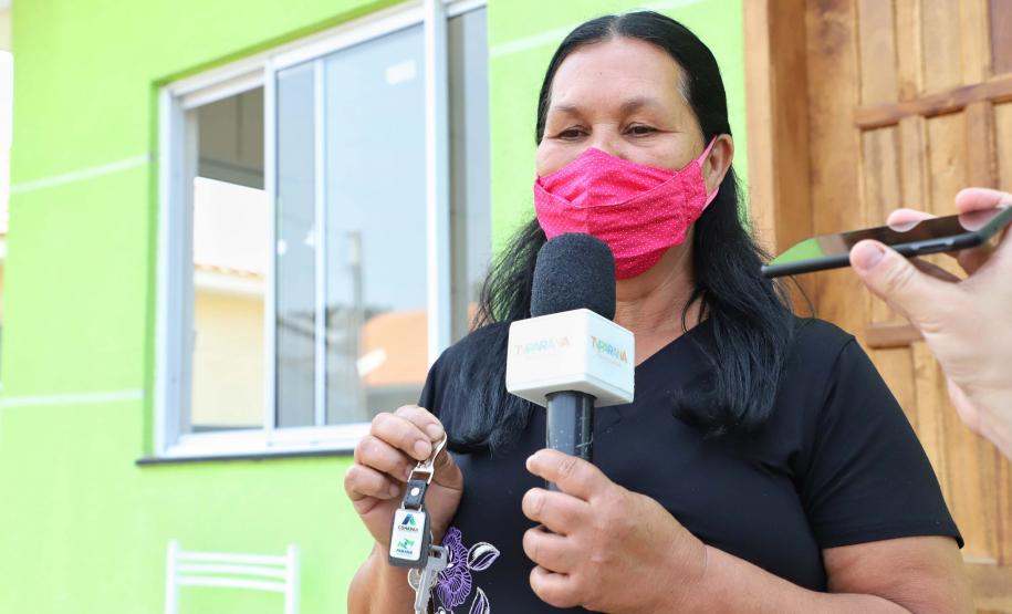 Famílias em vulnerabilidade recebem casas de graça do Estado