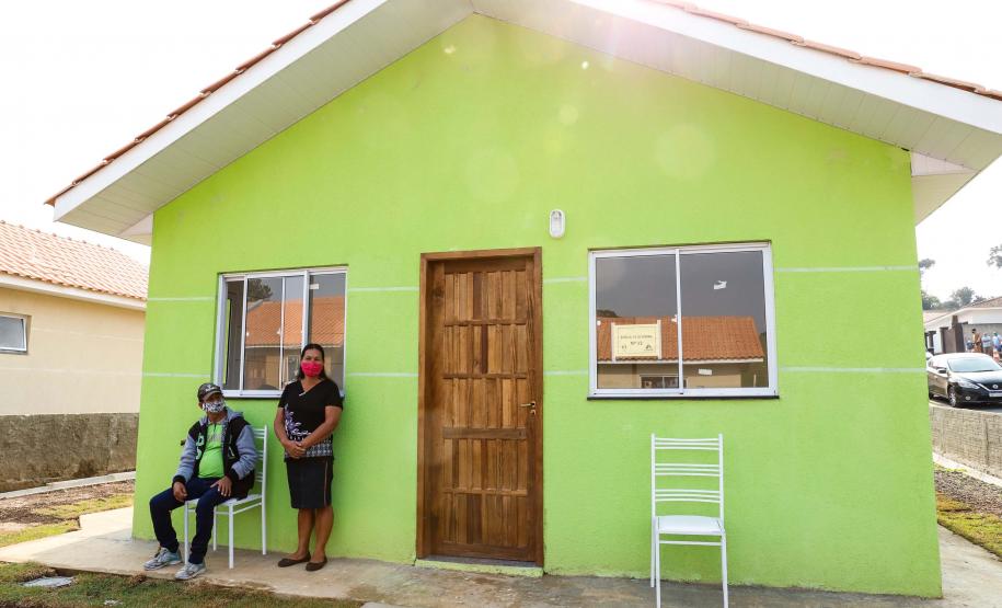 Famílias em vulnerabilidade recebem casas de graça do Estado