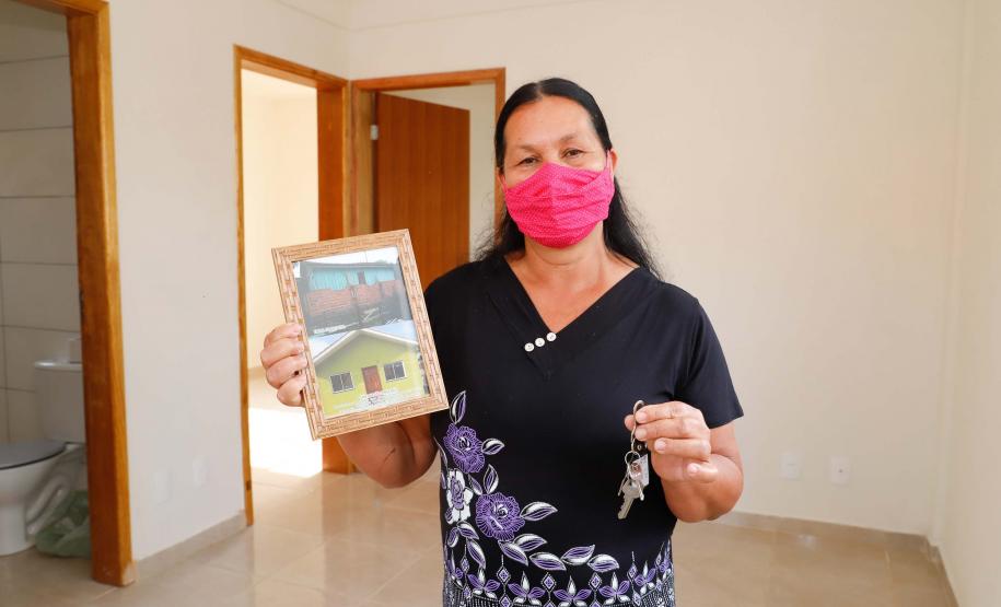 Famílias em vulnerabilidade recebem casas de graça do Estado