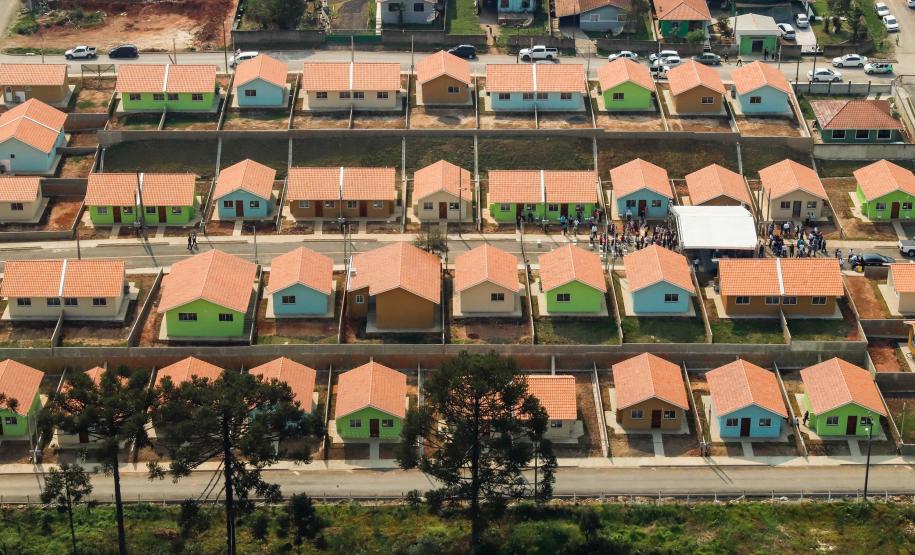 Famílias em vulnerabilidade recebem casas de graça do Estado