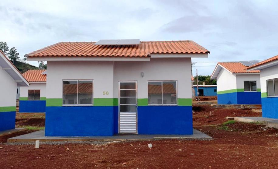 Famílias de Boa Vista da Aparecida recebem a chave da casa própria