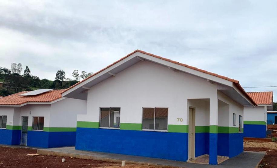 Famílias de Boa Vista da Aparecida recebem a chave da casa própria