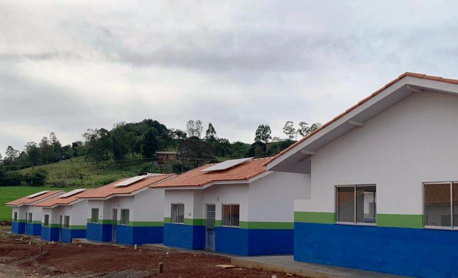 Famílias de Boa Vista da Aparecida recebem a chave da casa própria