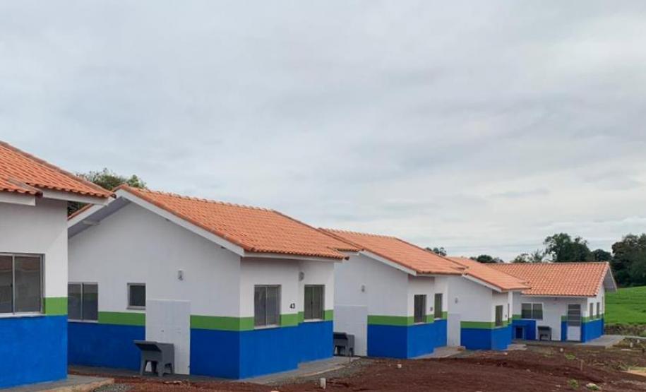 Famílias de Boa Vista da Aparecida recebem a chave da casa própria