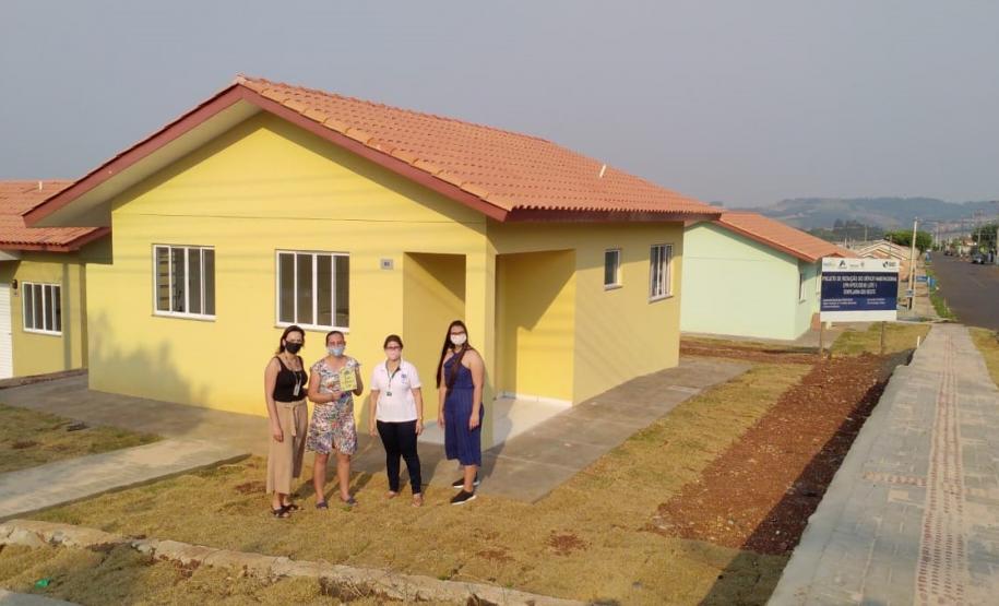 Famílias de Itapejara D’Oeste recebem casas de graça do Estado