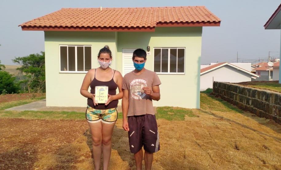 Famílias de Itapejara D’Oeste recebem casas de graça do Estado