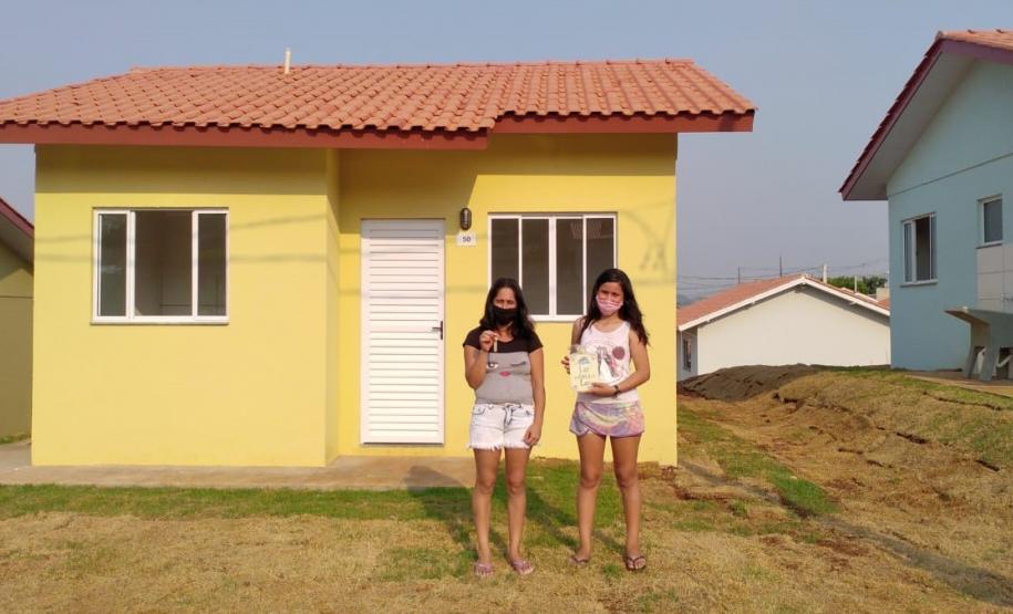 Famílias de Itapejara D’Oeste recebem casas de graça do Estado