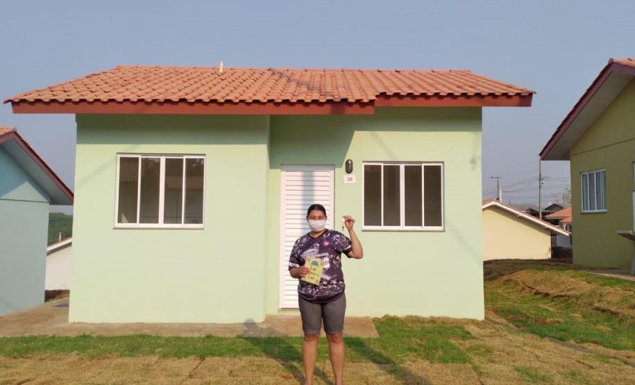 Famílias de Itapejara D’Oeste recebem casas de graça do Estado