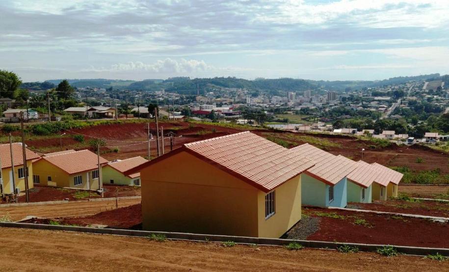 Casas populares são entregues a 21 famílias de Coronel Vivida