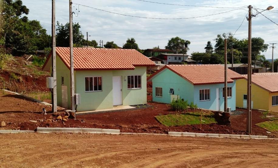 Casas populares são entregues a 21 famílias de Coronel Vivida
