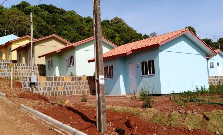 Casas populares são entregues a 21 famílias de Coronel Vivida