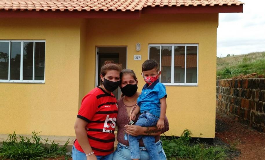 Casas populares são entregues a 21 famílias de Coronel Vivida
