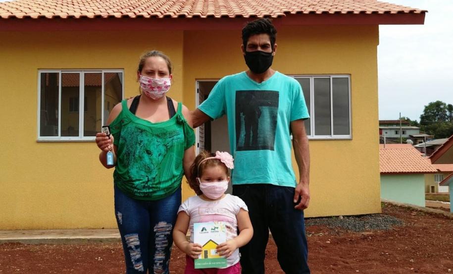 Casas populares são entregues a 21 famílias de Coronel Vivida