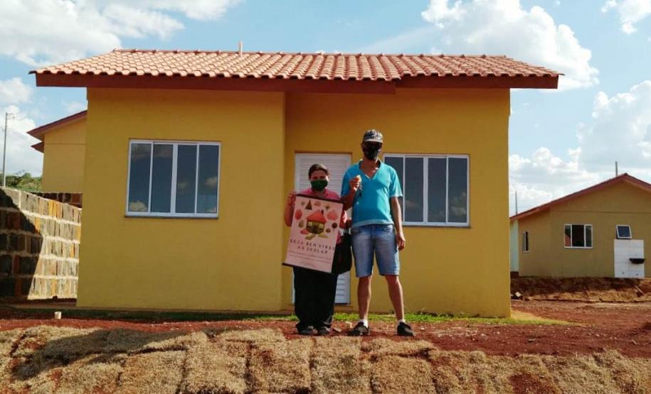 Famílias de Marmeleiro recebem novas moradias de graça