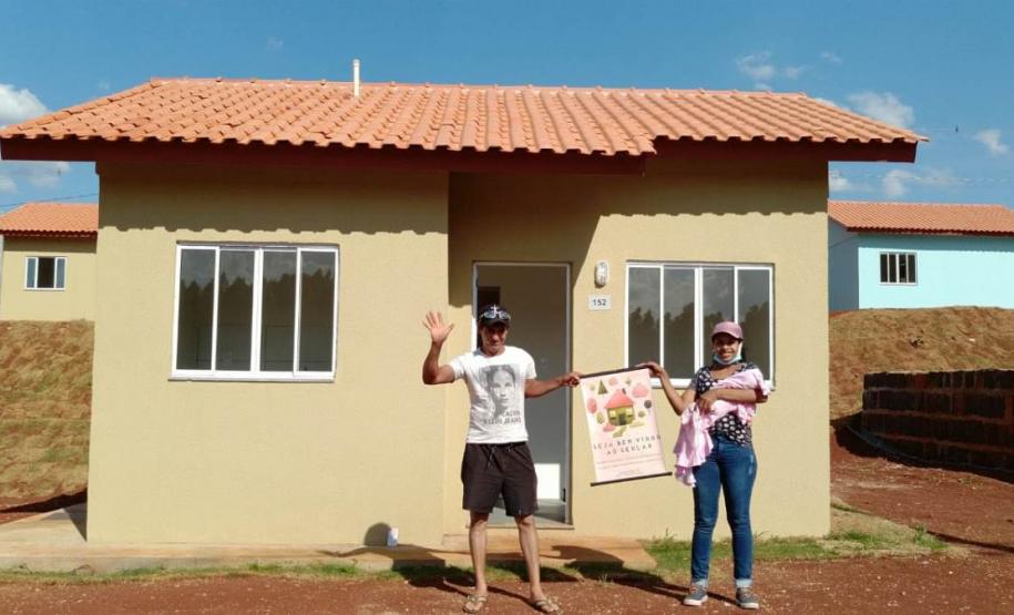Famílias de Marmeleiro recebem novas moradias de graça