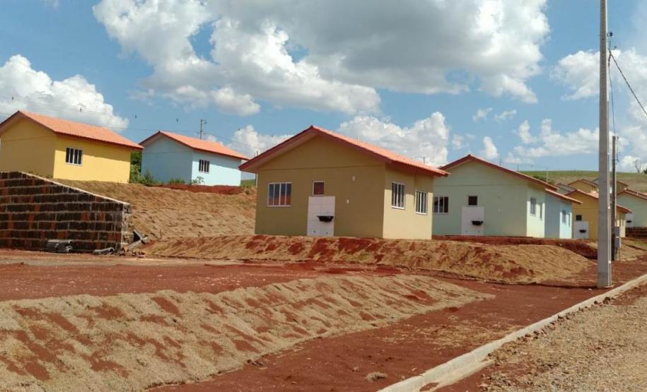 Famílias de Marmeleiro recebem novas moradias de graça