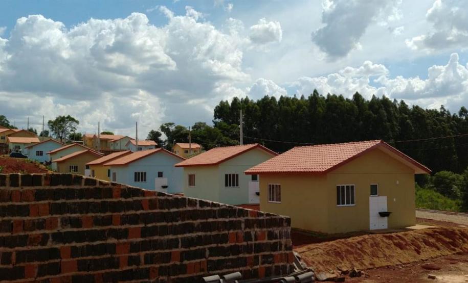Famílias de Marmeleiro recebem novas moradias de graça