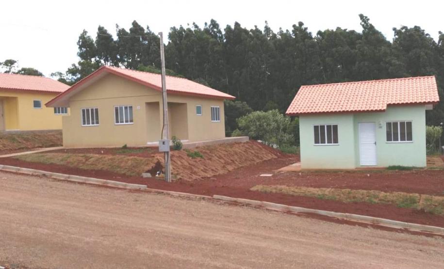 Famílias de Marmeleiro recebem novas moradias de graça