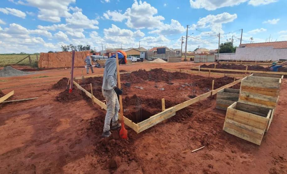 Avançam as obras de moradias populares em Itaguajé e Flórida