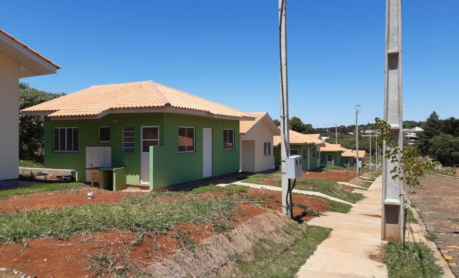 Famílias recebem casa própria em Santa Maria do Oeste