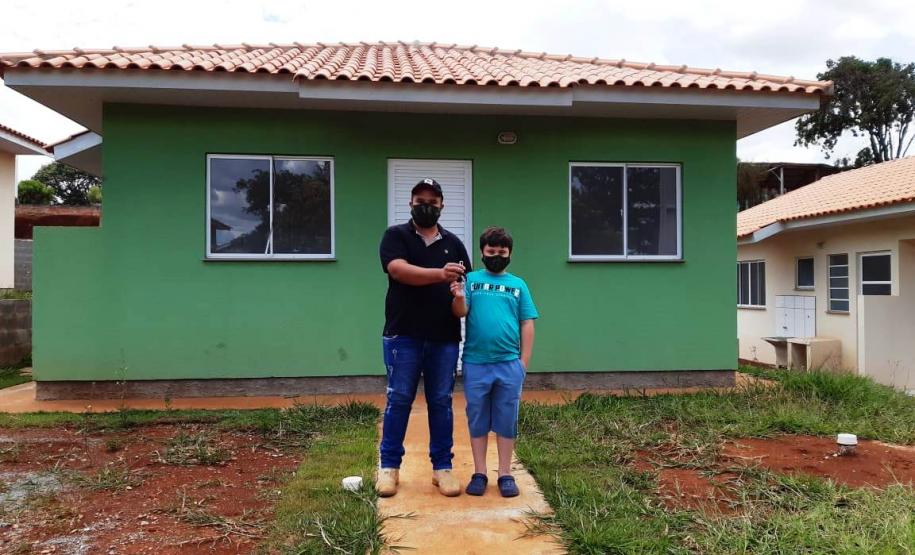 Famílias recebem casa própria em Santa Maria do Oeste