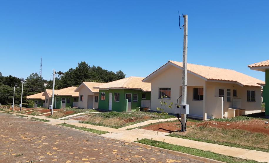 Famílias recebem casa própria em Santa Maria do Oeste