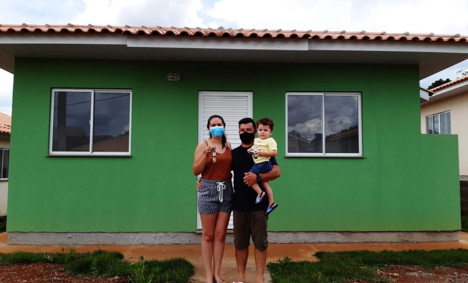 Famílias recebem casa própria em Santa Maria do Oeste