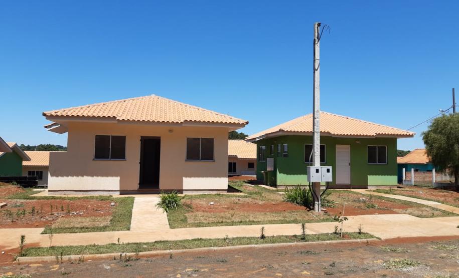 Famílias recebem casa própria em Santa Maria do Oeste
