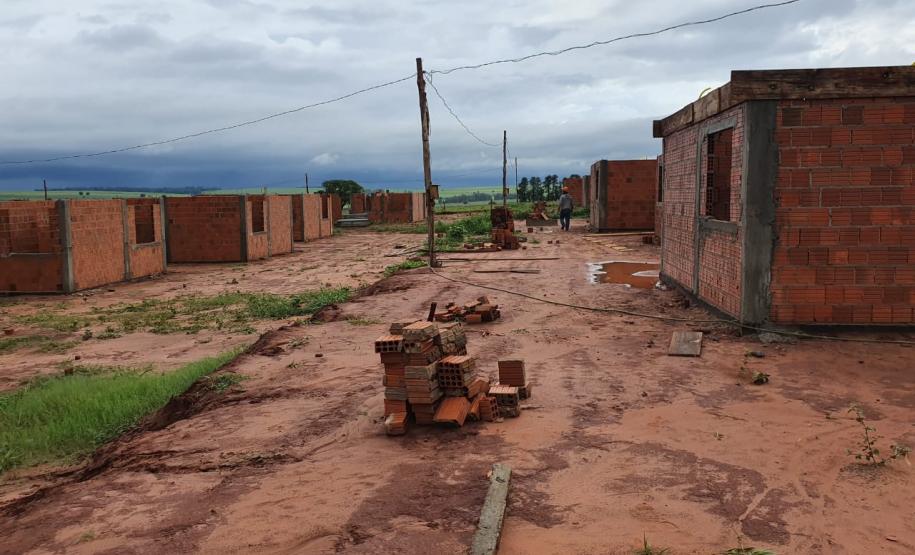 Construção de 32 moradias chega a 25% de conclusão em Flórida