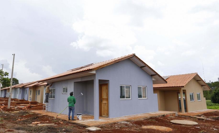 Casas novas melhoram a vida de famílias de Santa Tereza do Oeste