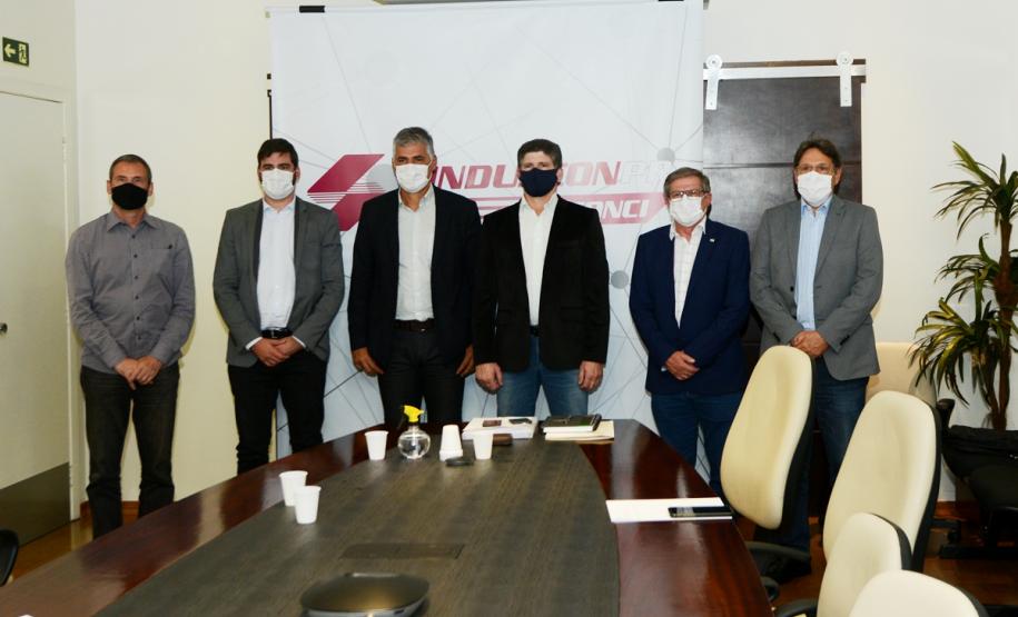 Estado alinha parceria com construtoras para obras de casas populares