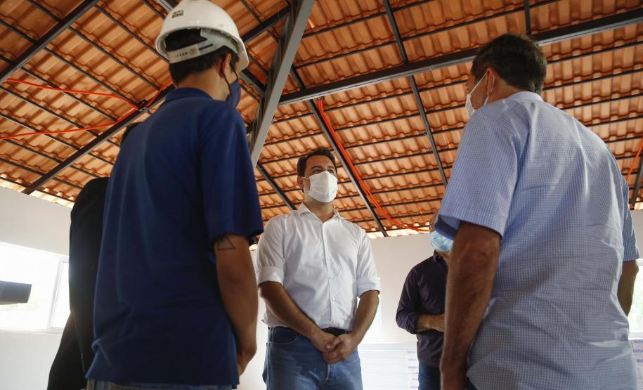 Governador vistoria obras no Condomínio do Idoso de Foz do Iguaçu