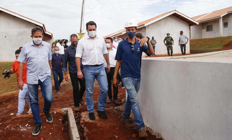 Governador vistoria obras no Condomínio do Idoso de Foz do Iguaçu