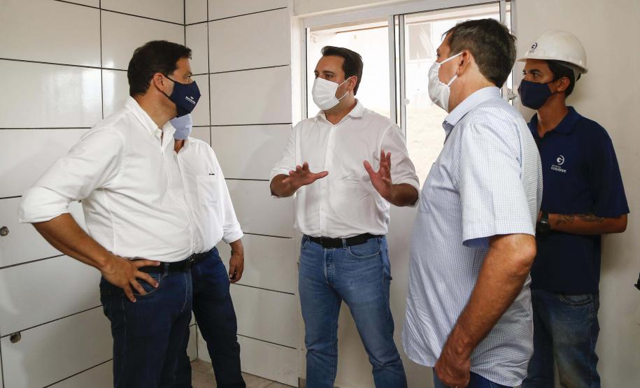 Governador vistoria obras no Condomínio do Idoso de Foz do Iguaçu