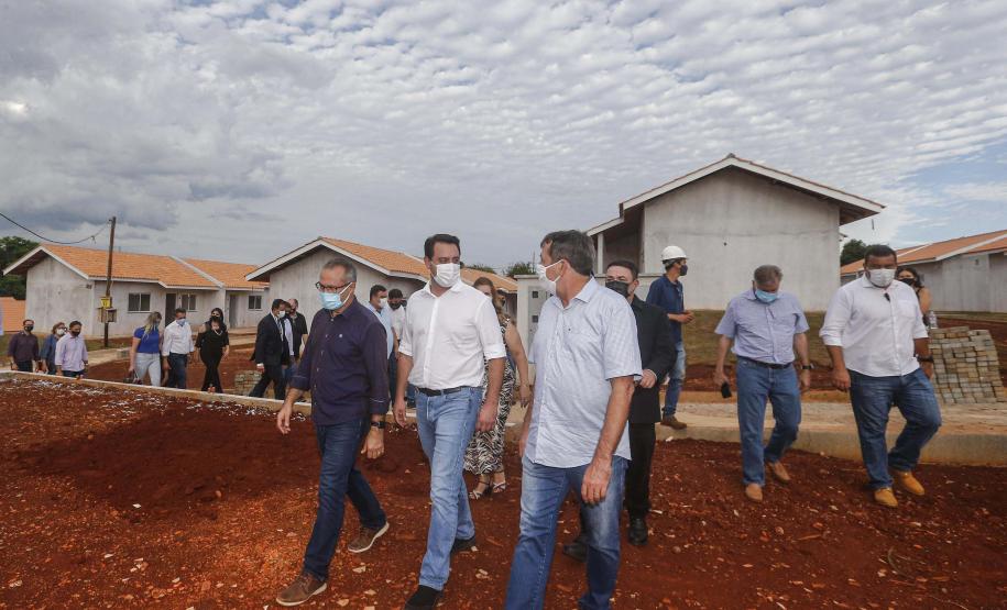 Governador vistoria obras no Condomínio do Idoso de Foz do Iguaçu