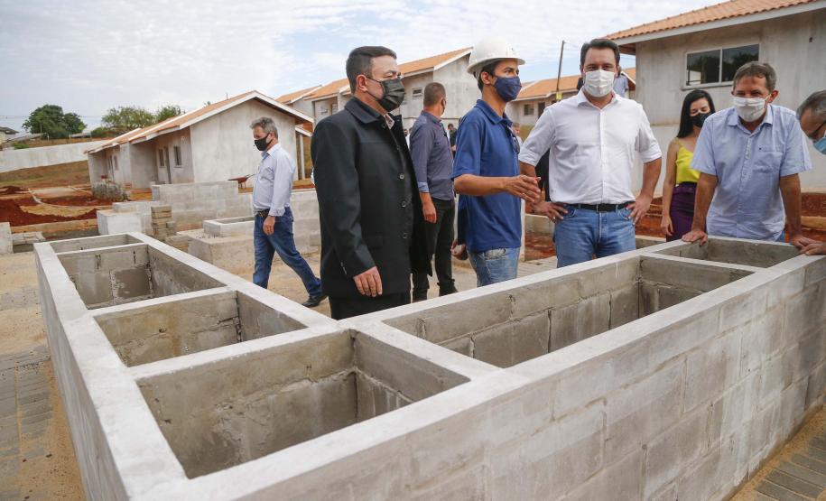 Governador vistoria obras no Condomínio do Idoso de Foz do Iguaçu