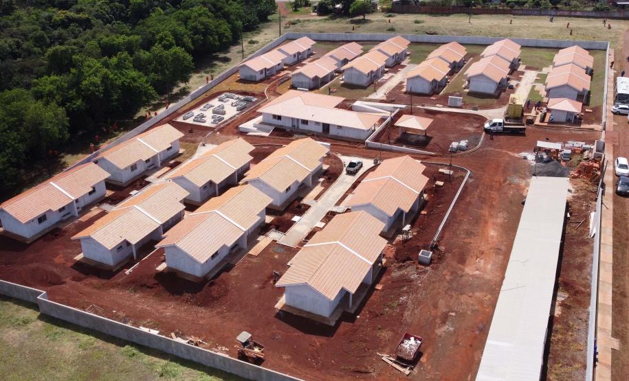 Governador vistoria obras no Condomínio do Idoso de Foz do Iguaçu