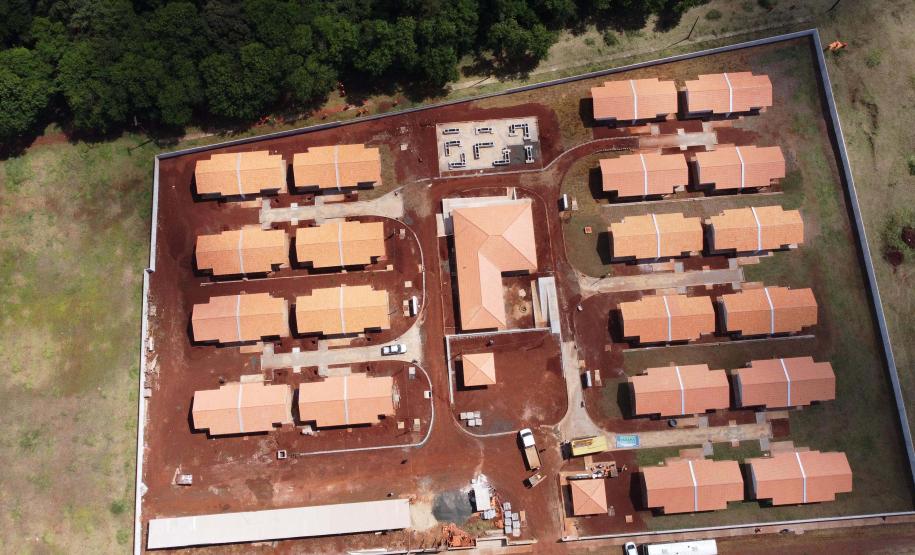 Governador vistoria obras no Condomínio do Idoso de Foz do Iguaçu