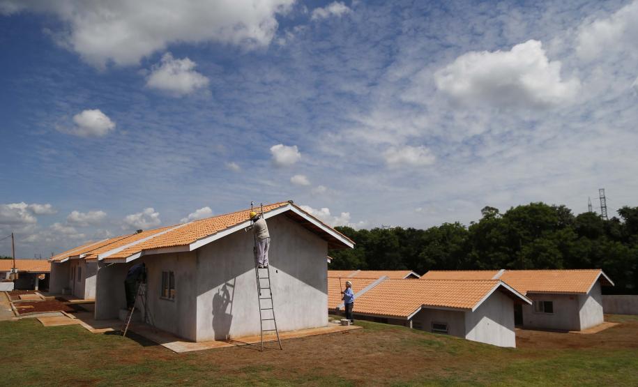 Governador vistoria obras no Condomínio do Idoso de Foz do Iguaçu