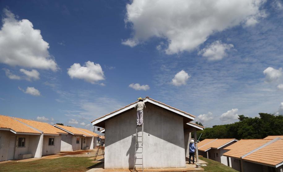 Governador vistoria obras no Condomínio do Idoso de Foz do Iguaçu