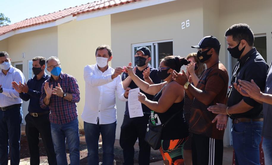 Famílias de Foz do Iguaçu recebem as chaves da casa própria